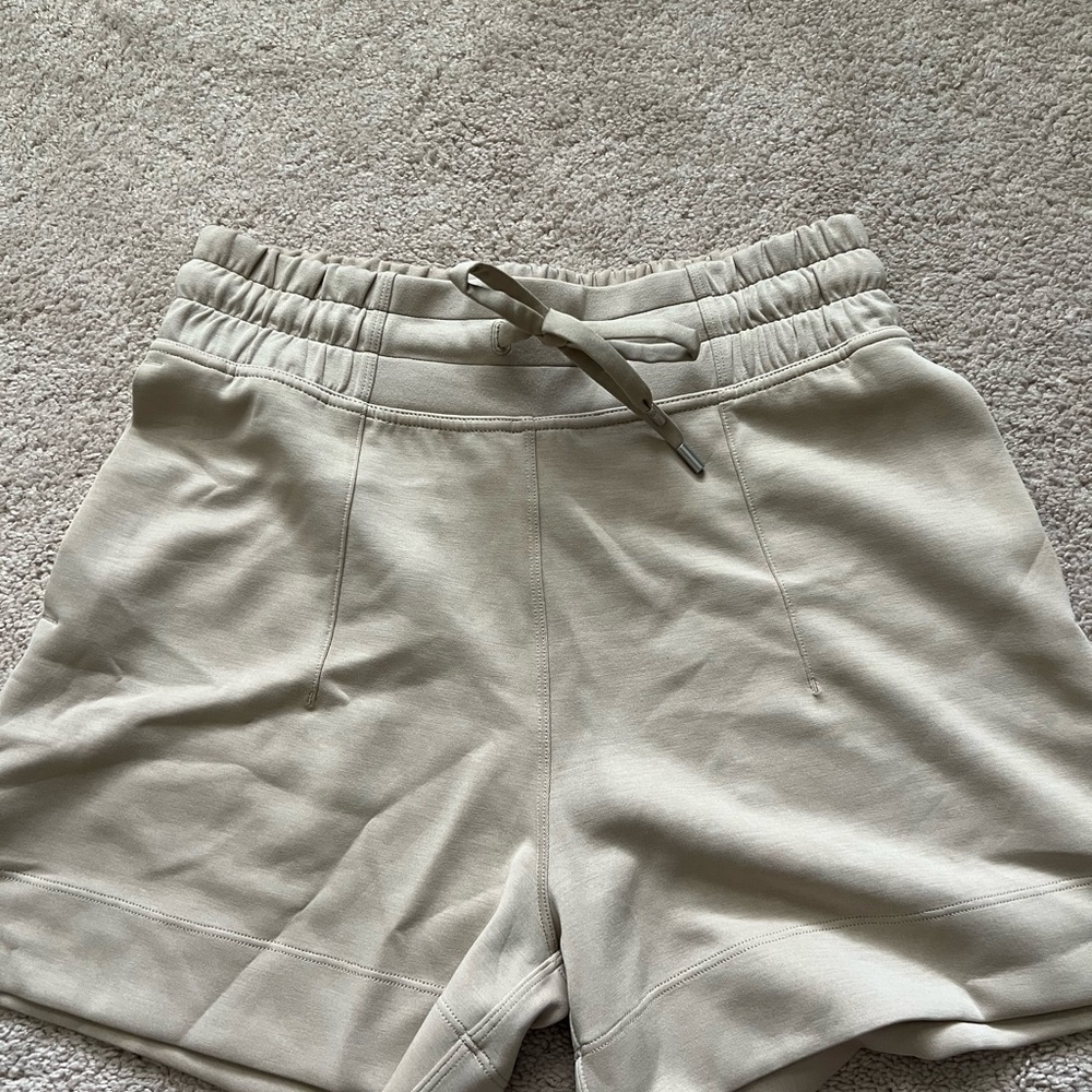 Lululemon soft stream Shorts